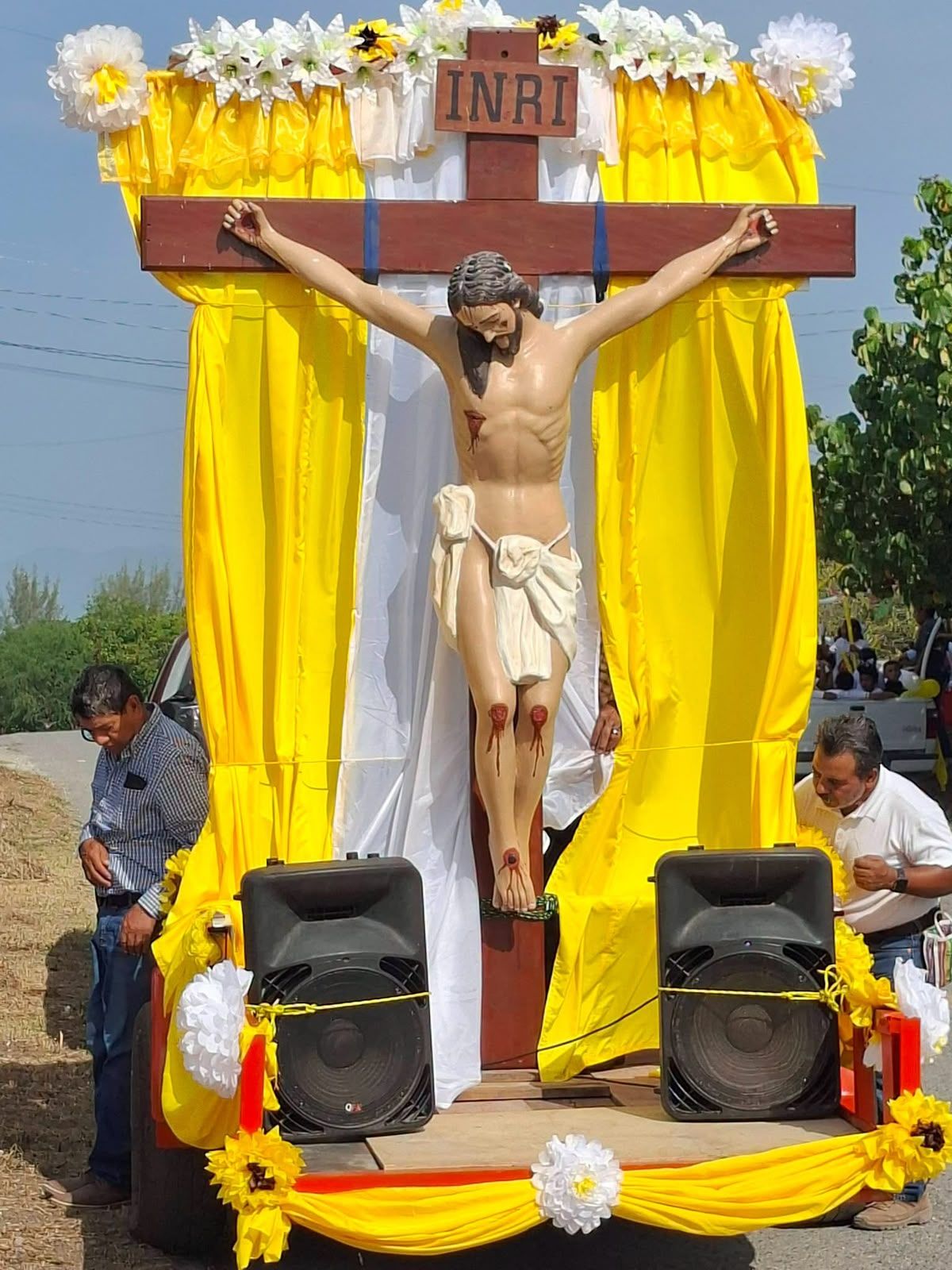 fe-se-desborda-santa-engracia.jpg