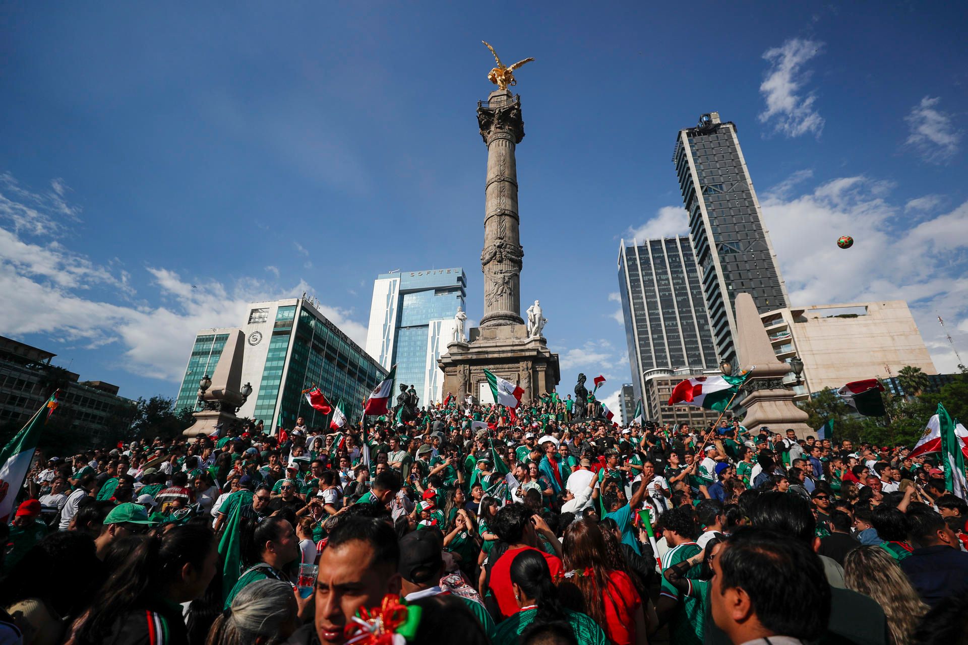 festejos-mexico-angel.jpg