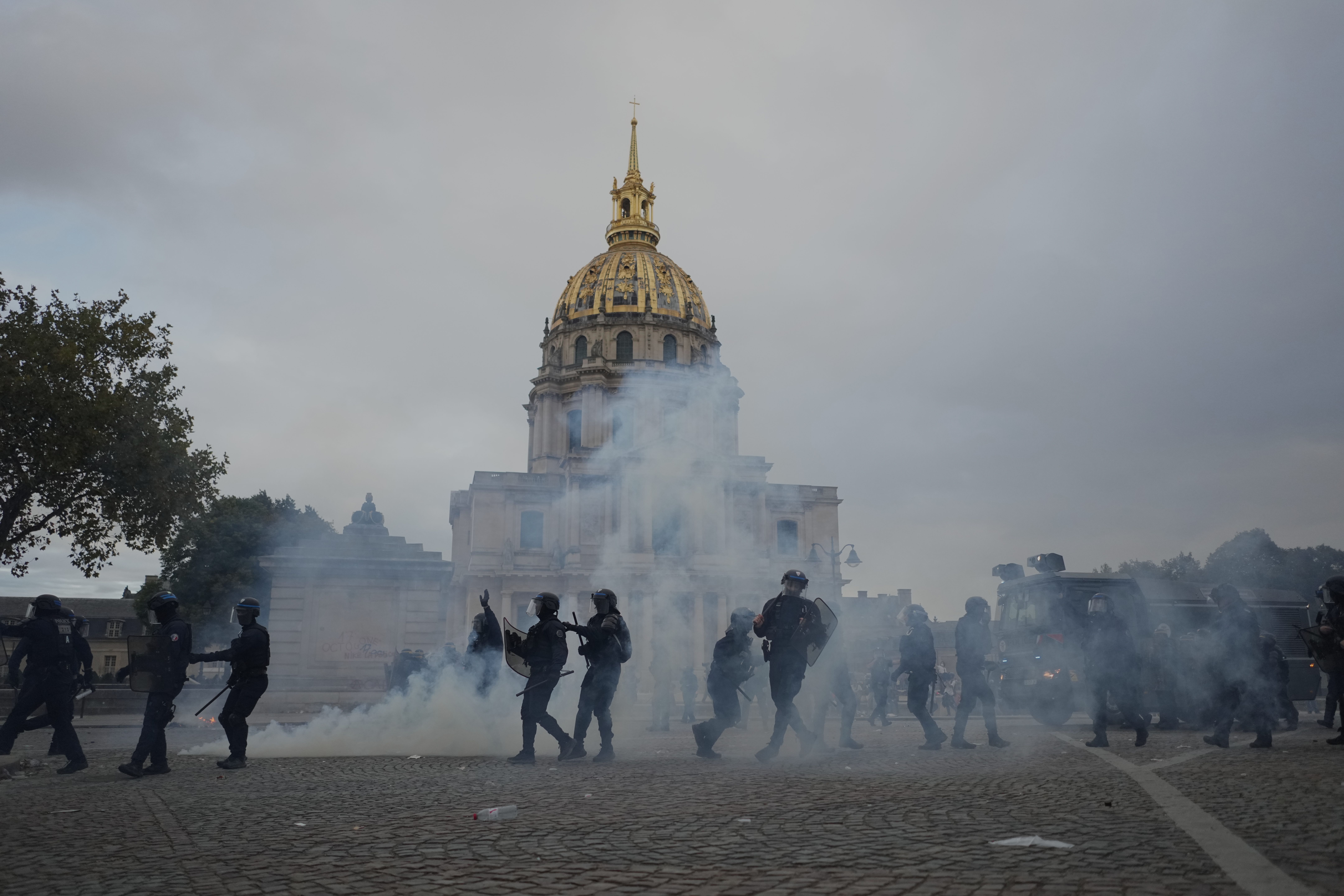 francia-detienen-mas-2000.jpg