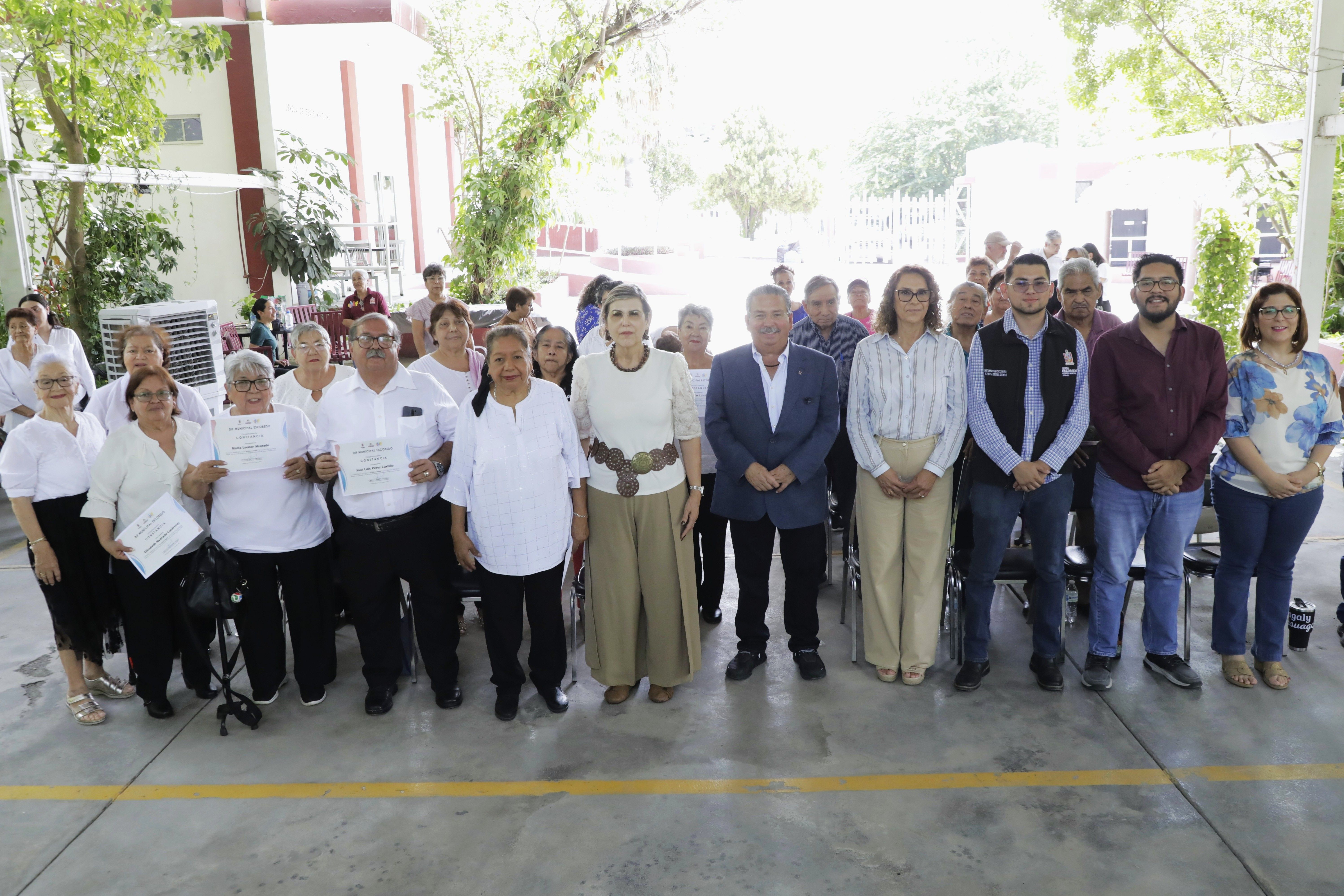graduan-adultos-mayores-escobedo.jpg