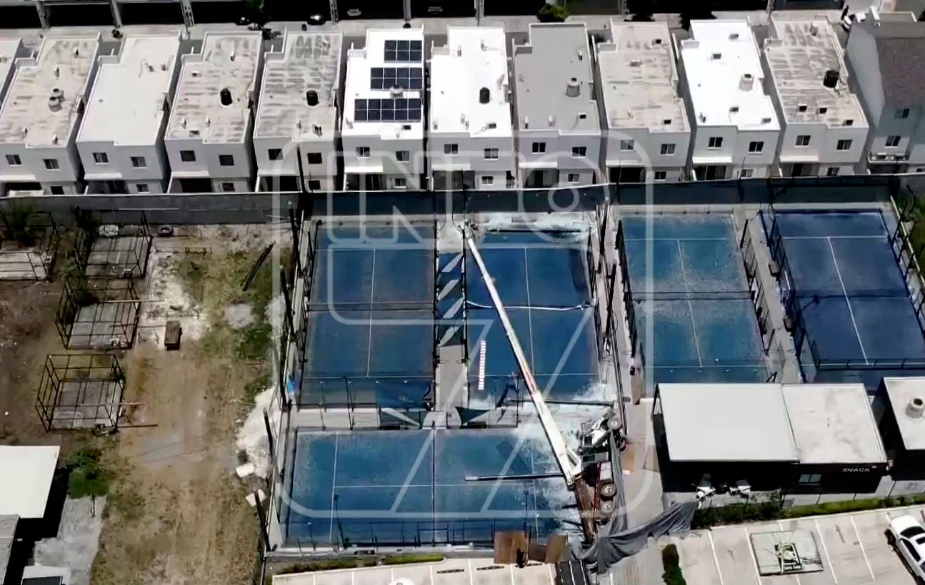 grua-cancha-padel2.jpg