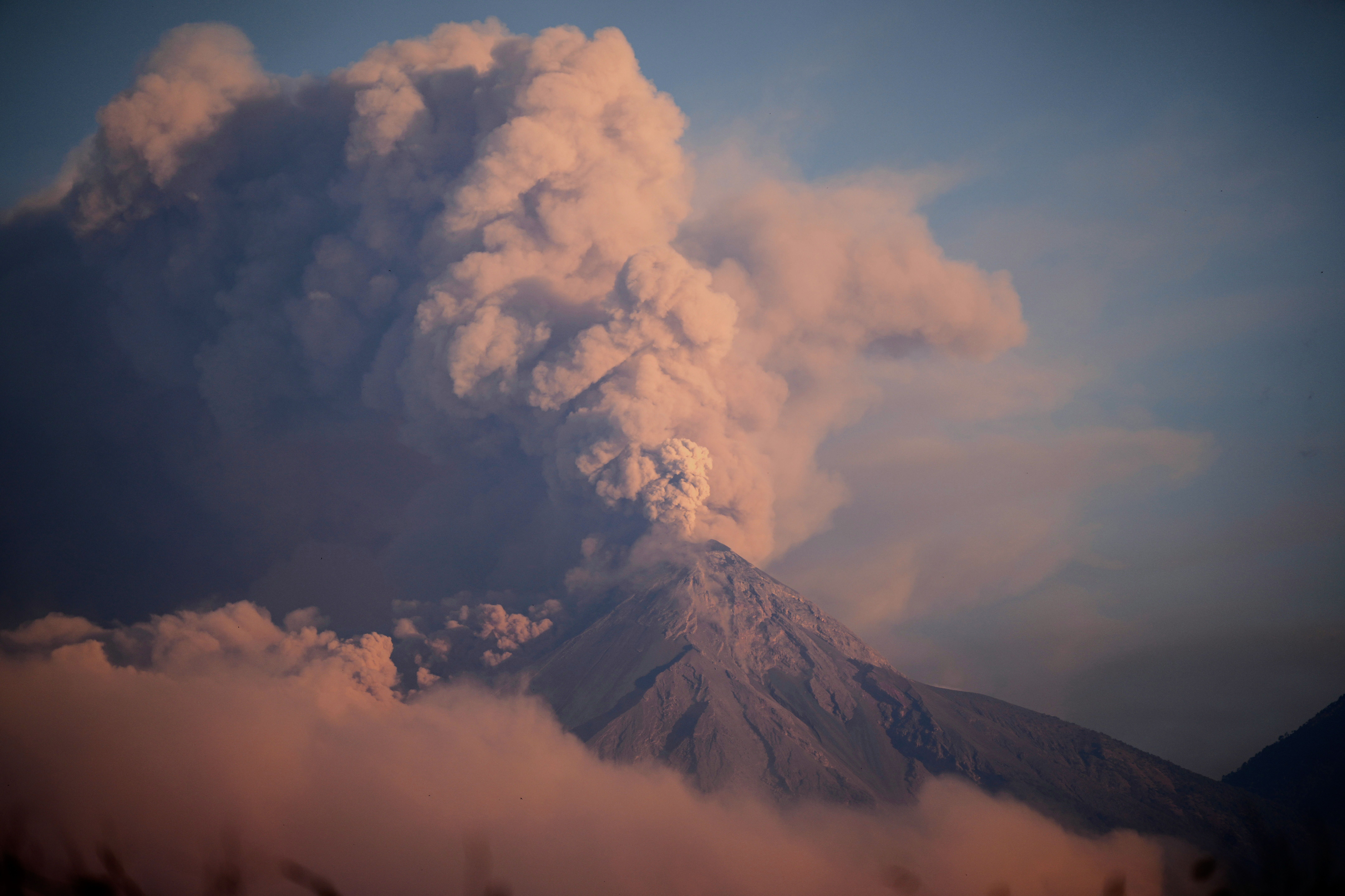 guatemala-alerta-incremento-actividad-volcan-fuego.jpg