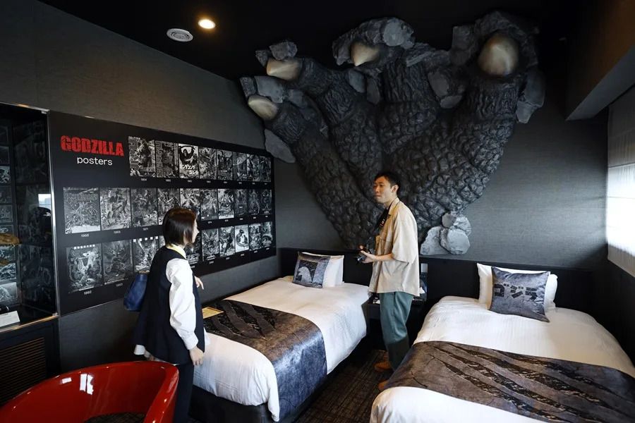 hotel-godzilla-1.jpg