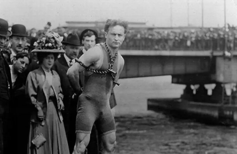 houdini-el-mago-que-su-vida-10-mil-veces-y-que-murio-un-punetazo-traicionero.webp