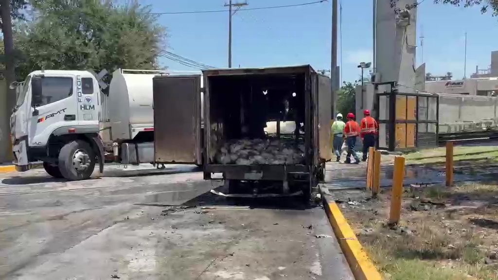 incendio-camion-pollos1.jpg