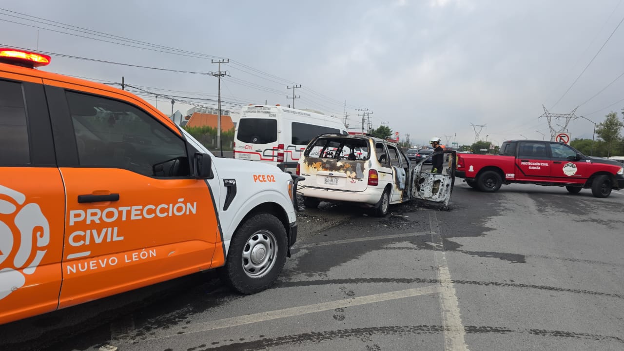 incendio-camioneta-garcia1.jpeg