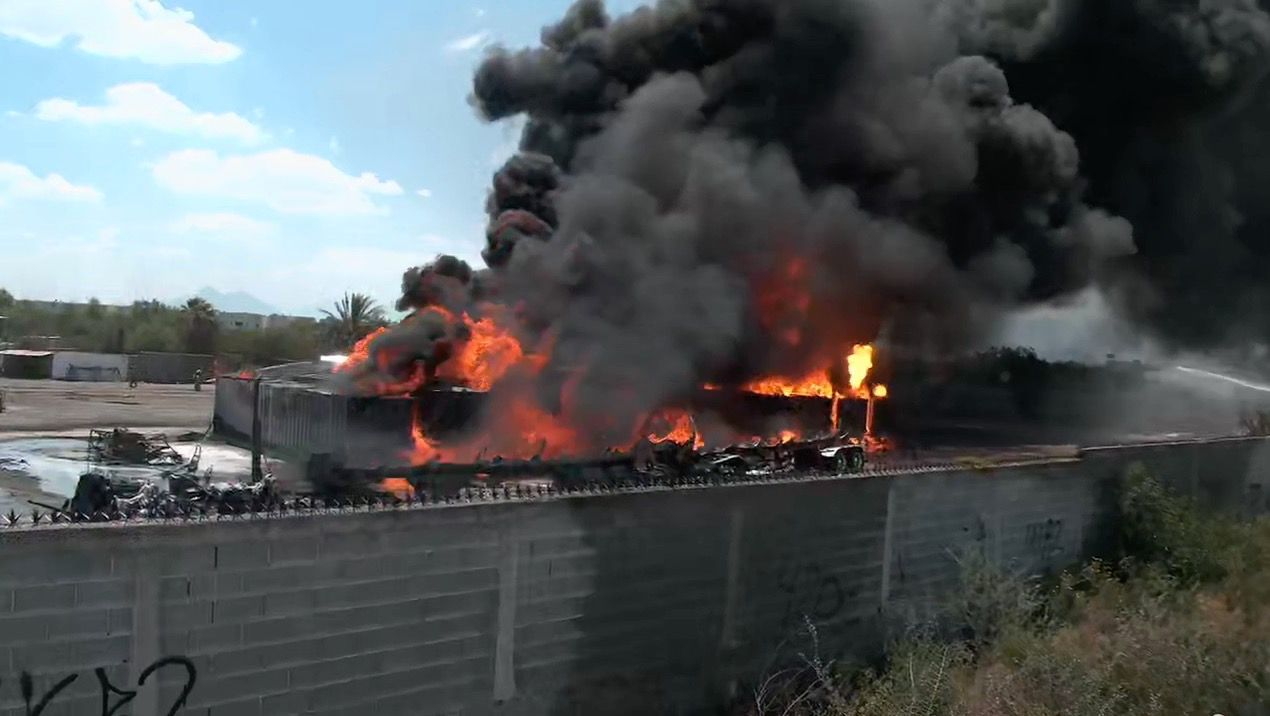 incendio-contenedores-salinas-victoria.jpg