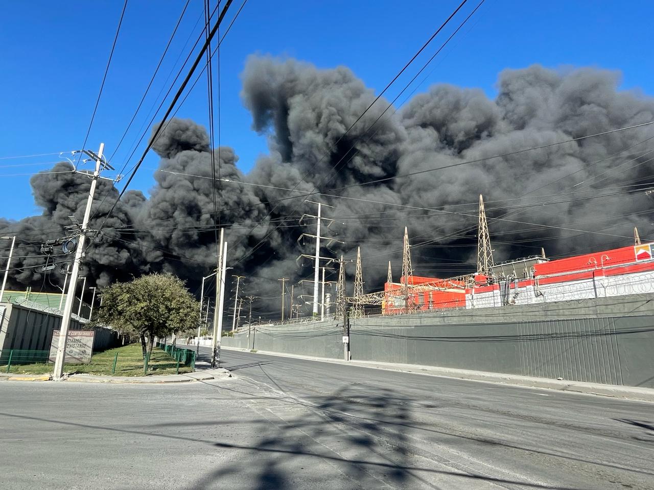 incendio-de-bodega-de-plasticos-y-madera-en-san-nicolas-4.jpg