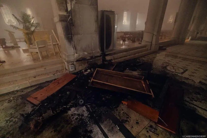incendio-iglesia-francia-2.jpeg