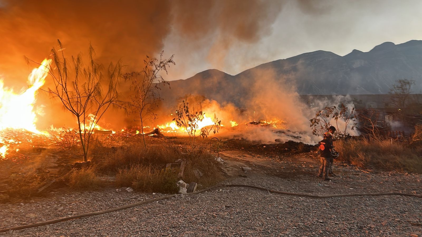 incendio proteccion civil de nuevo leon.jpg