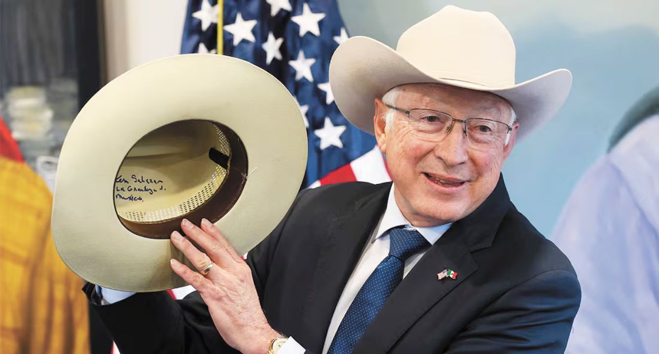 inter-ken-salazar.jpg