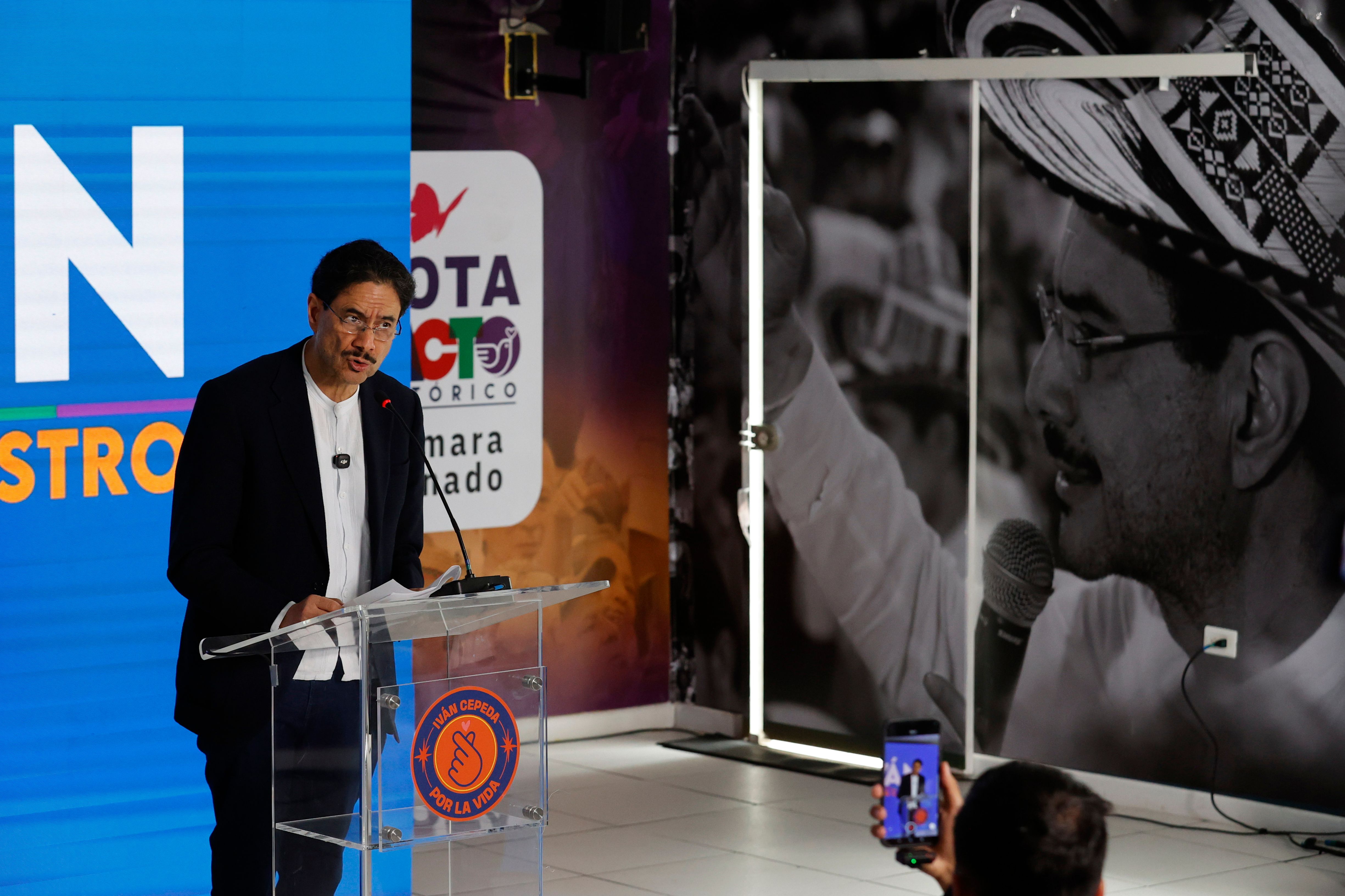 ivan-cepeda-reconoce-triunfo-de-la-espriella-colombia.jpg