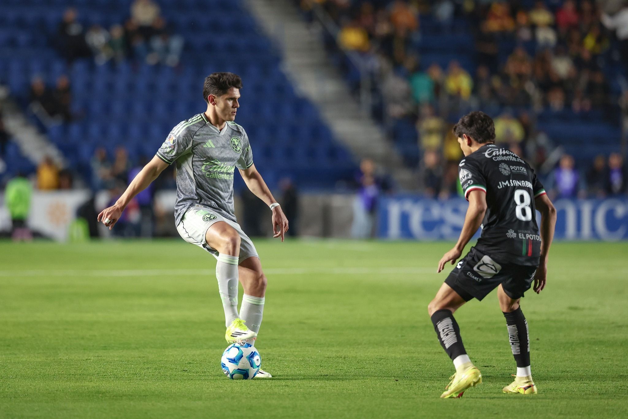 kevin alvarez abucheado.jpg