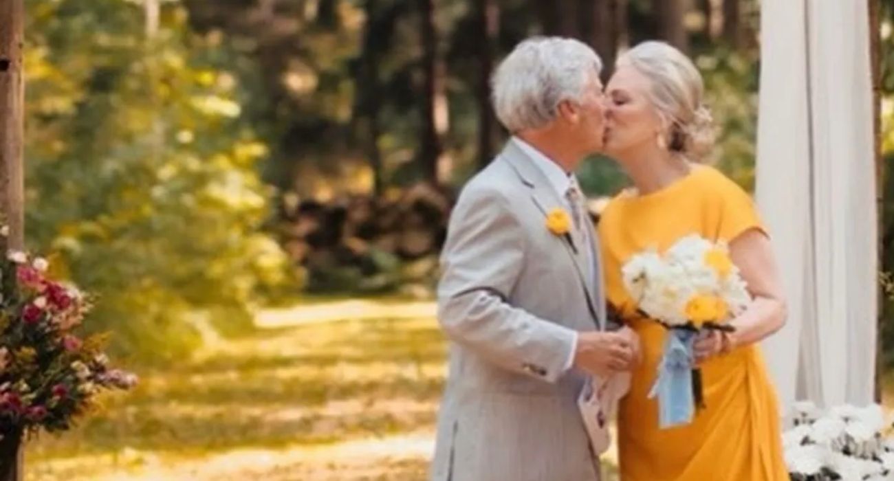 lois malcolm se casa.jpg