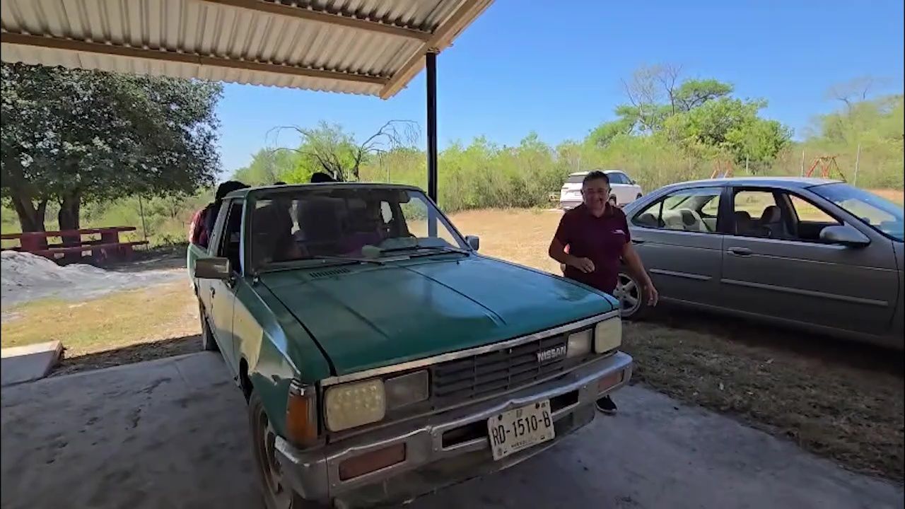 maestra-alumnos-camioneta.jpg