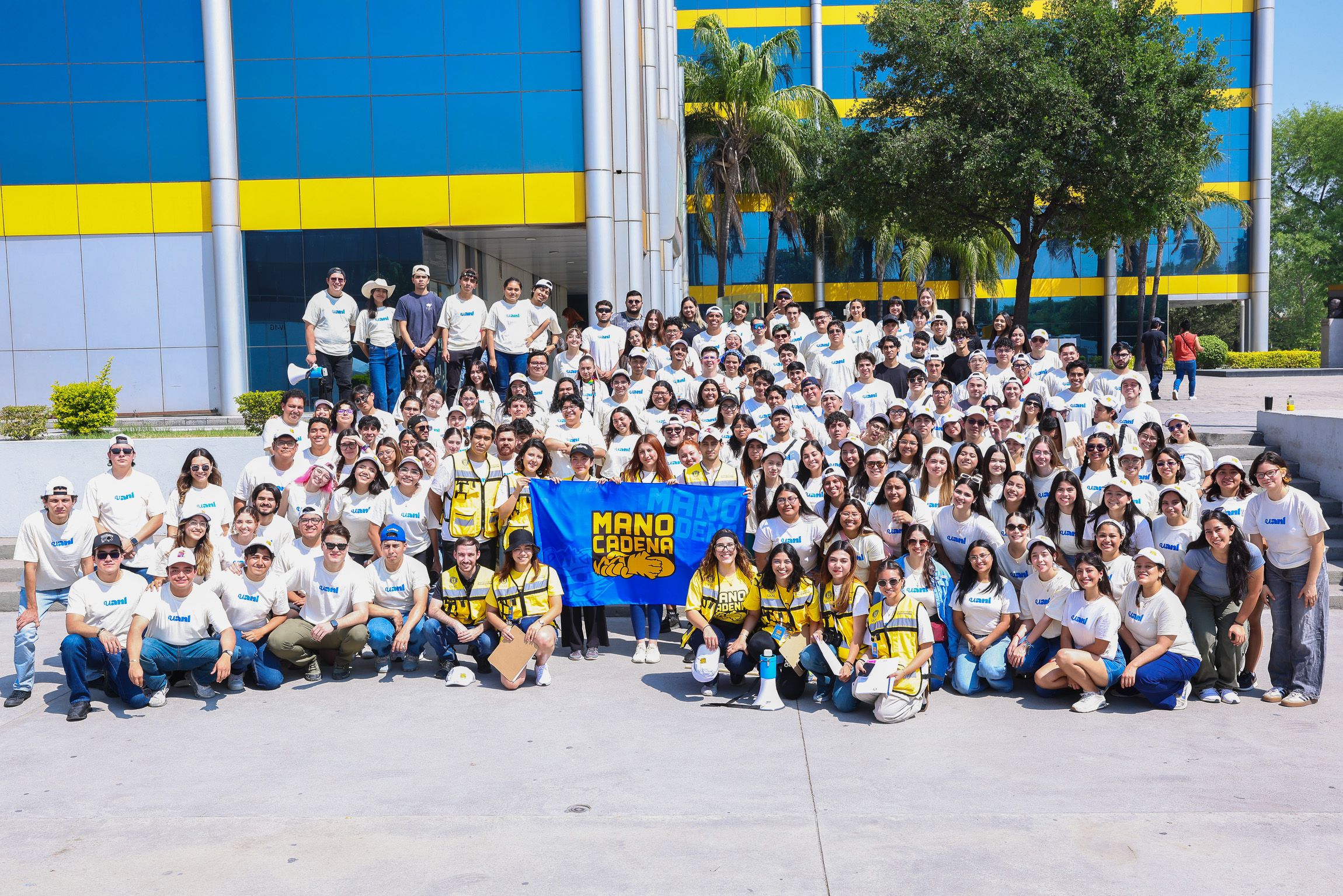 mano-cadena-uanl-02.jpg