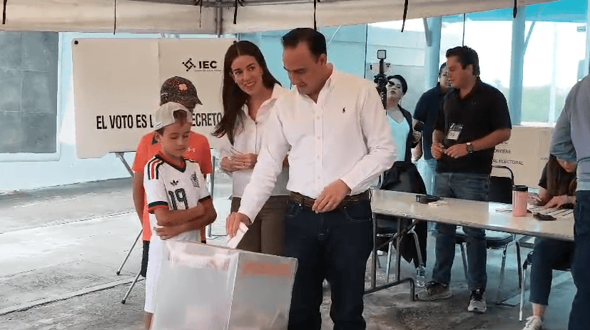 manolo-jimenez-emite-voto-elecciones-congreso.jpg