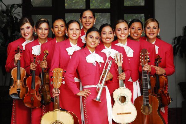 mariachi femenil nuevo teca.jpg