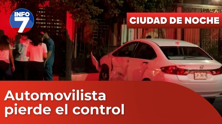 Joven impacta vivienda tras choque (y más...) | INFO7