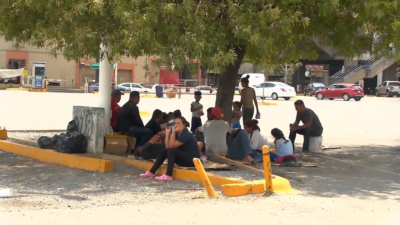migrantes-tiendas-monterrey1.jpg