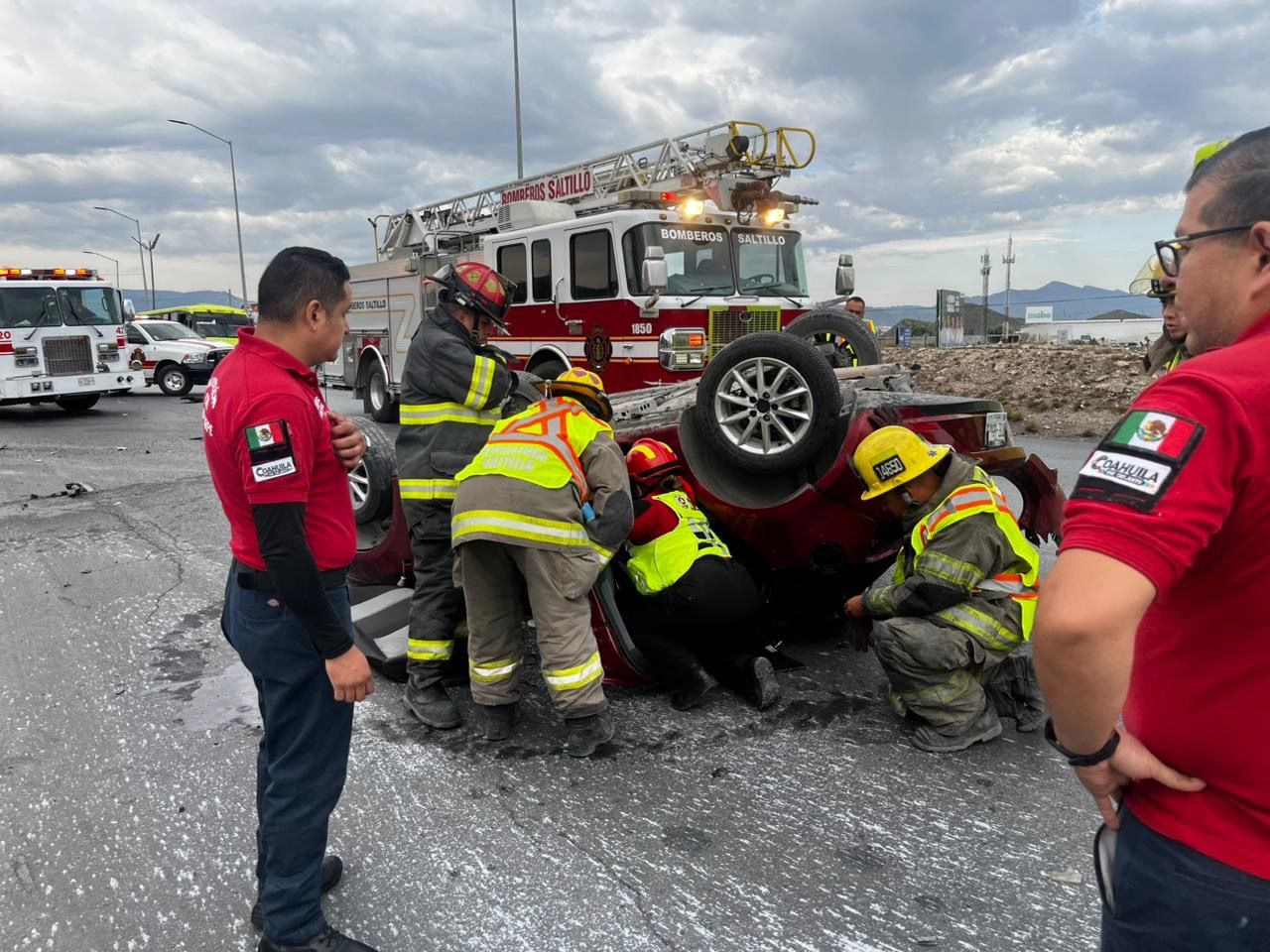 muere-hombre-de-auto-con-placas-nuevo-leon-tras-volcar-ramos-arizpe.jpg