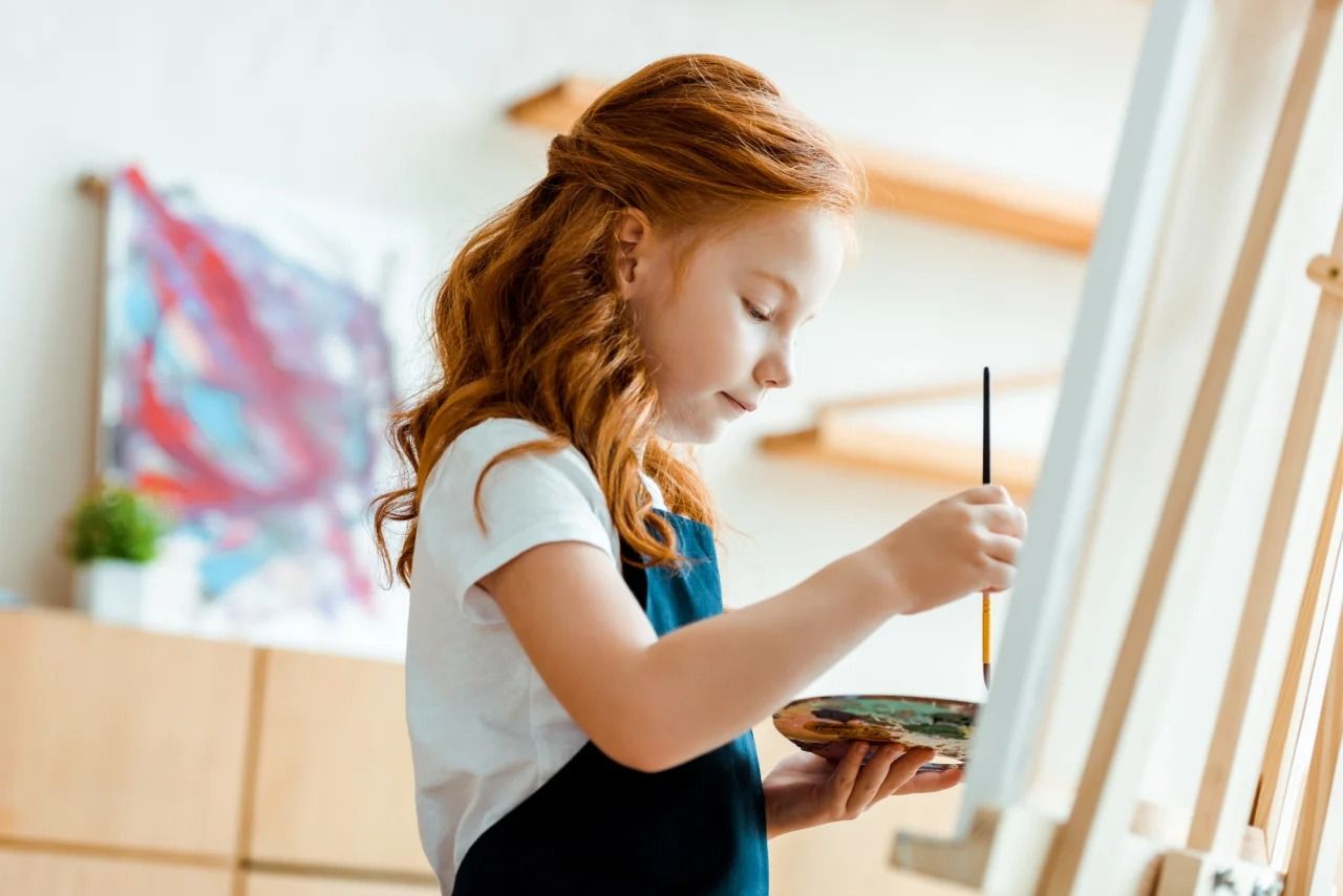 niña pintando.jpeg