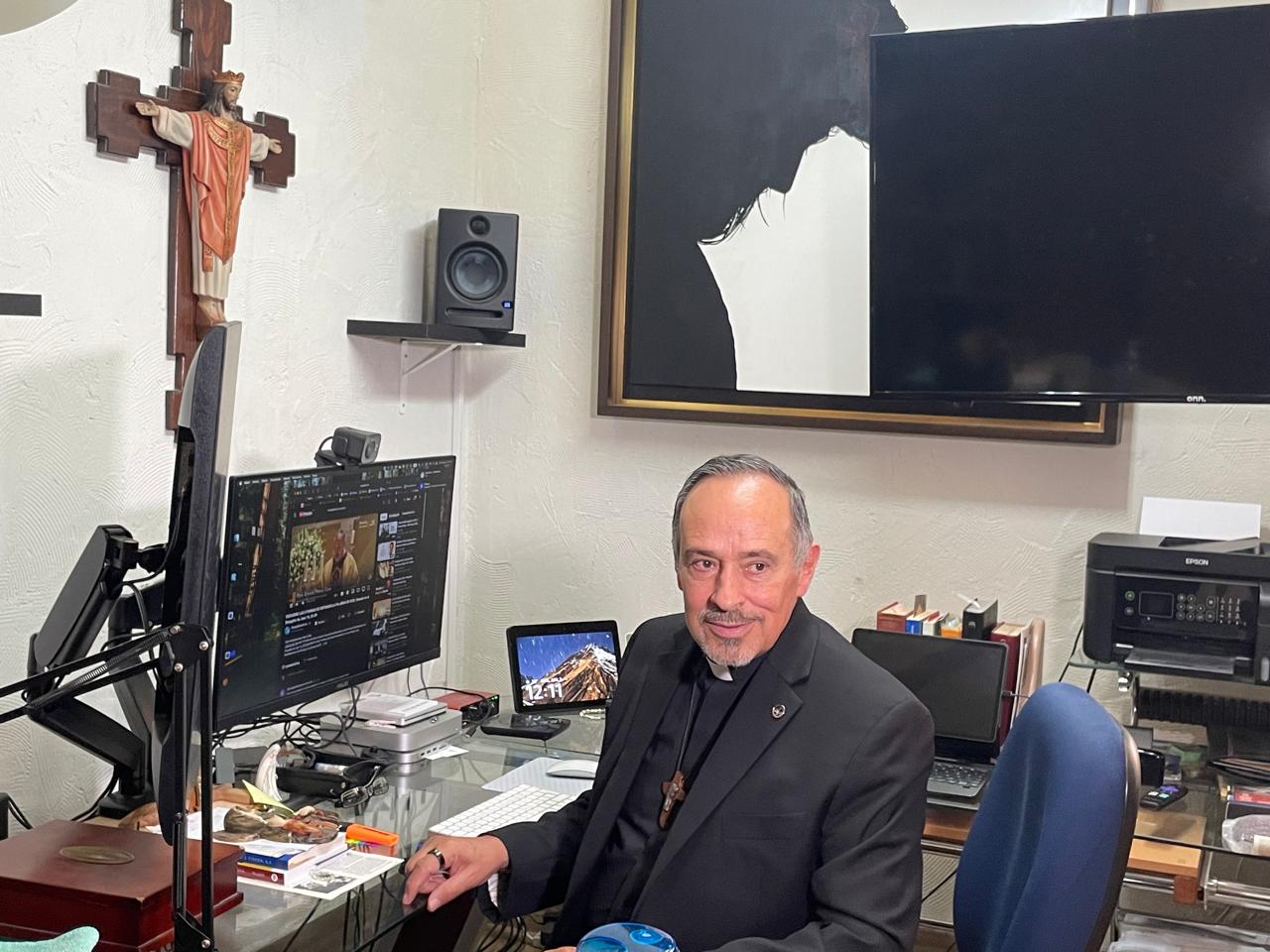 padre-ernesto-maria-caro1.jpeg