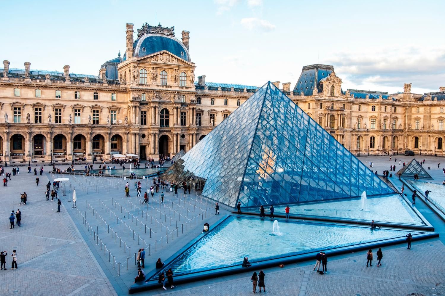 paris-louvre-pyramid-hd.jpg