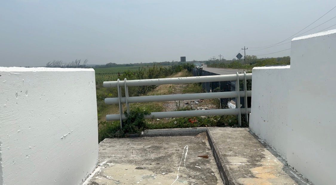 peligro-latente-en-cruce-peatonal-puente-magiscatzin.jpg