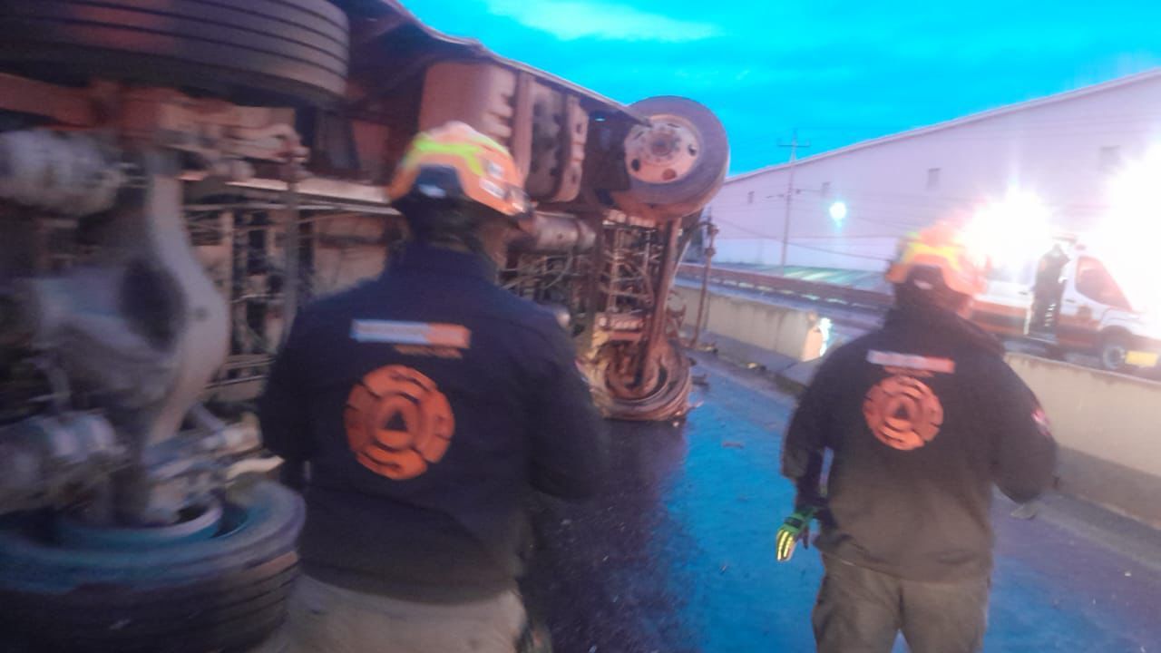 pesqueria-vuelca-camion - copia.jpg