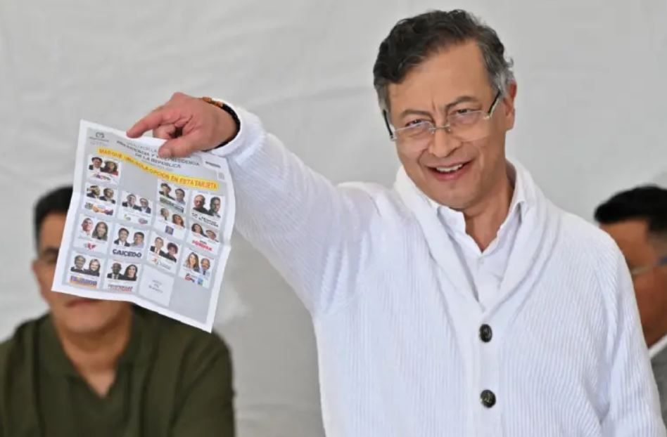 petro gustavo.JPG