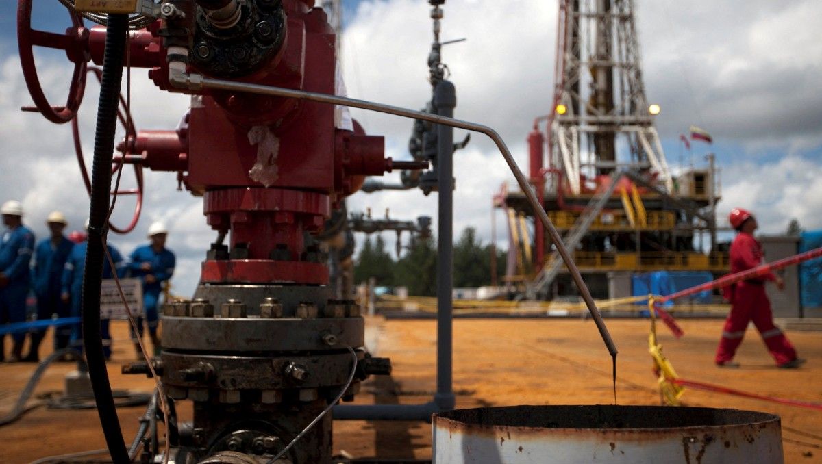 petroleo-crudo-gotea-valvula-pozo.jpg