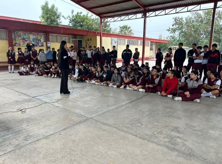platica-escuela-libre-violencia.jpeg