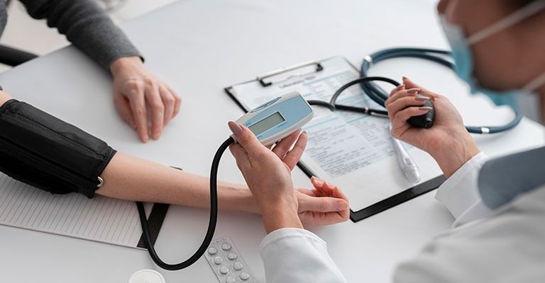 proponen-ajustes-modelo-seguros-gastos-medicos-escalada-precios.jpg