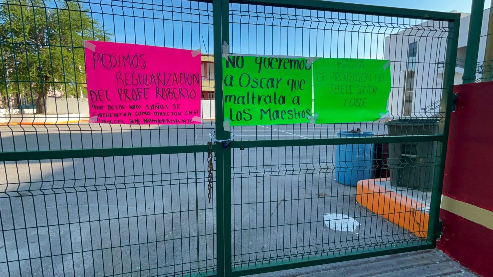protesta-padres-director1.jpg