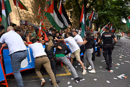 protestas-pro-palestina-en-bilbao-espana-A5WXPS2PIFFILOWETBCD7SISKI.avif