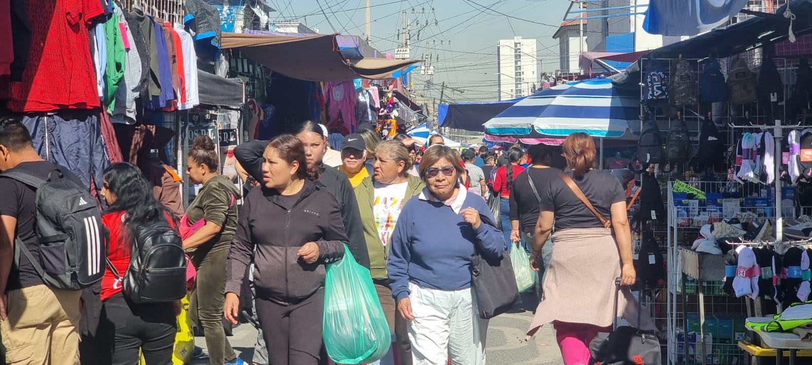 puestos en Colegio Civil alta afluencia.jpeg