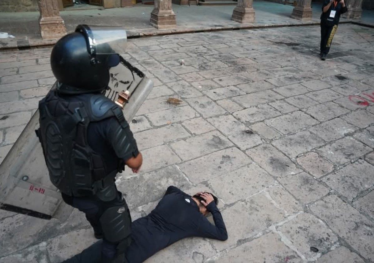 raul meza abonce detenido manifestación carlos manzo.jpg