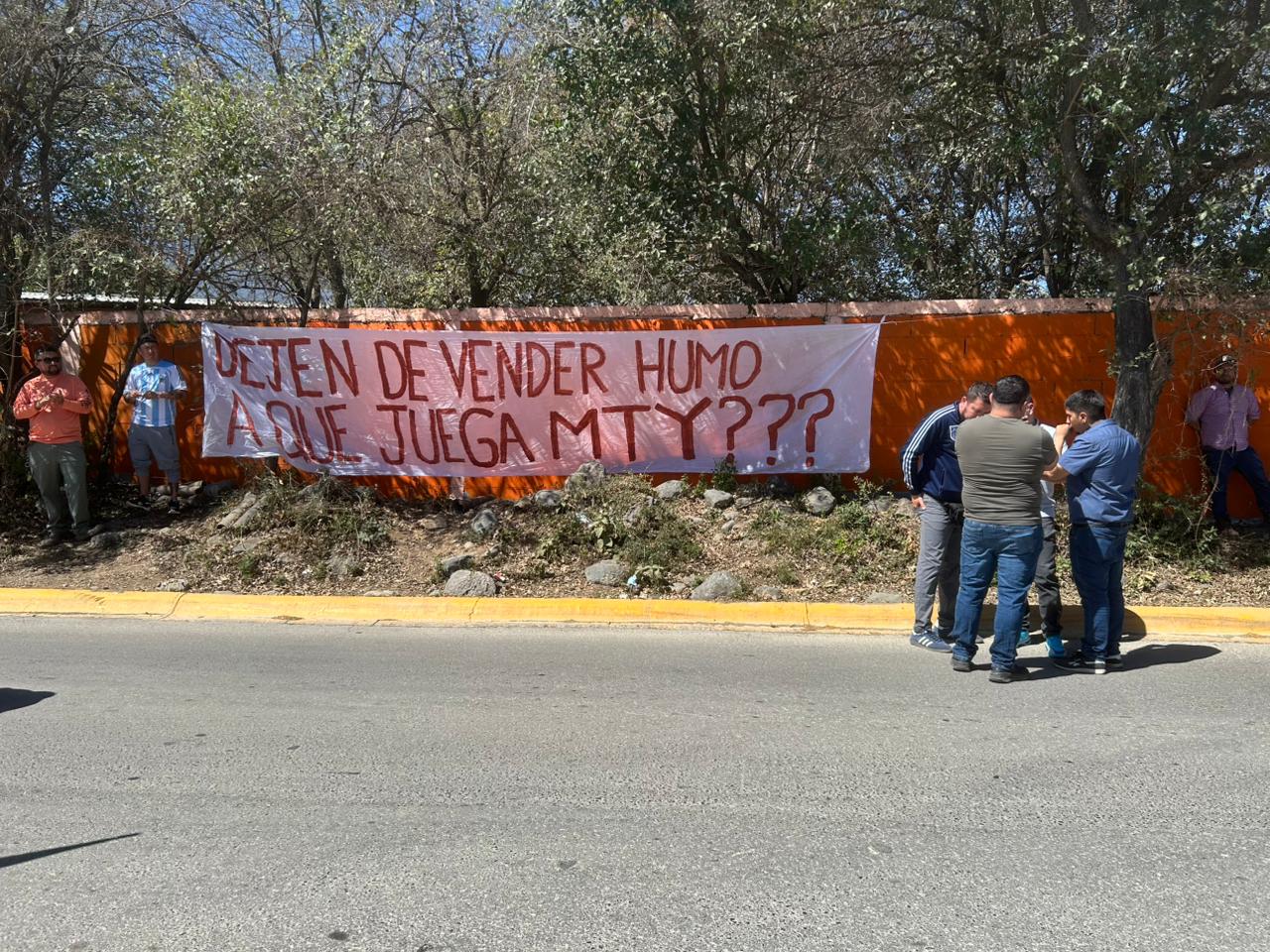 rayados-protesta-barrial2.jpeg