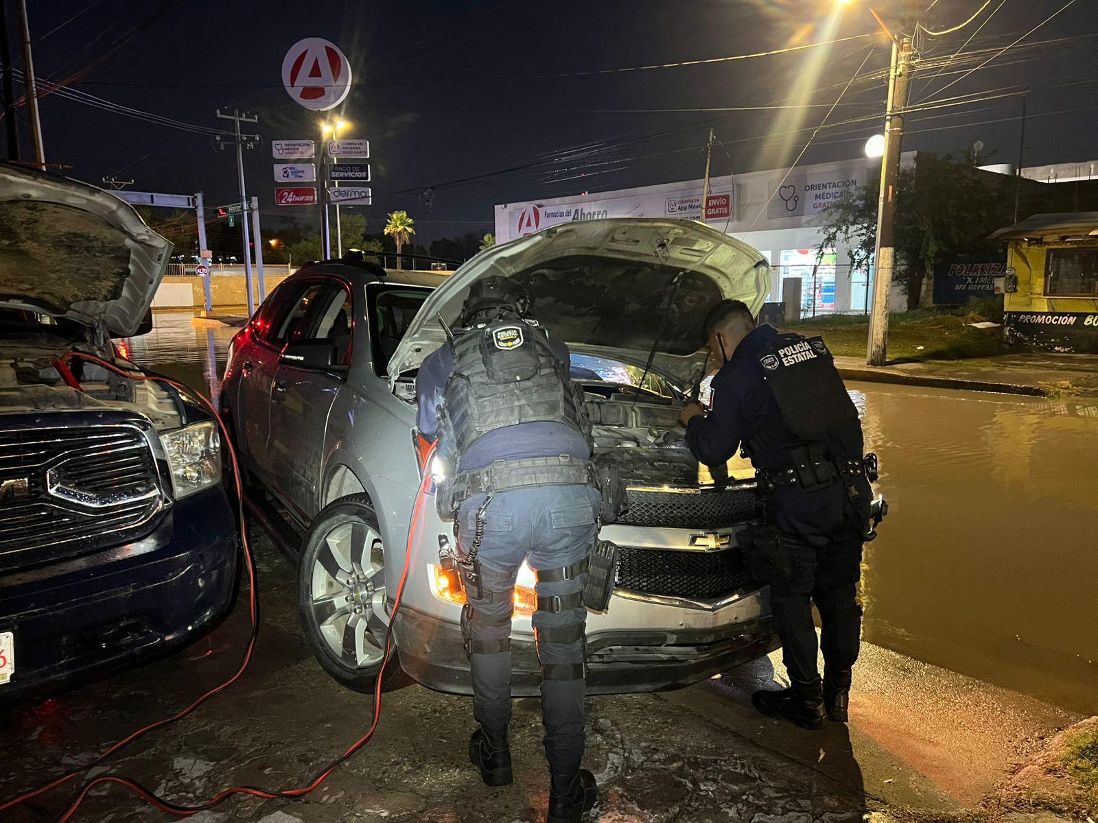 rescatan-familia-arrastrada-por-corriente-piedras-negras.jpg