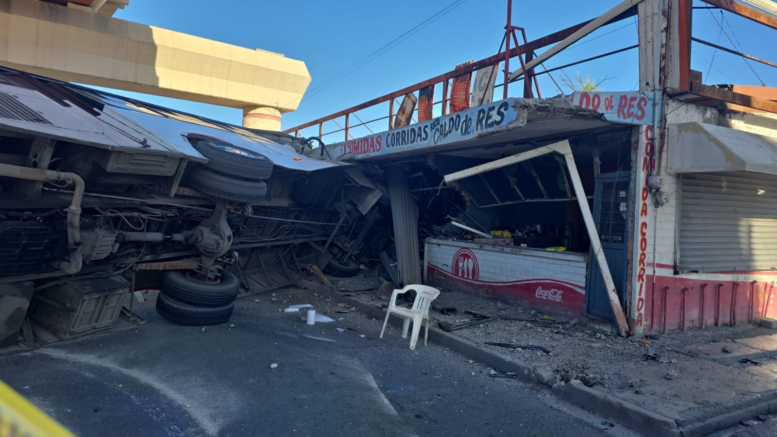 ruta 405 robo camion volcadura mercado felix u gomez.jpg