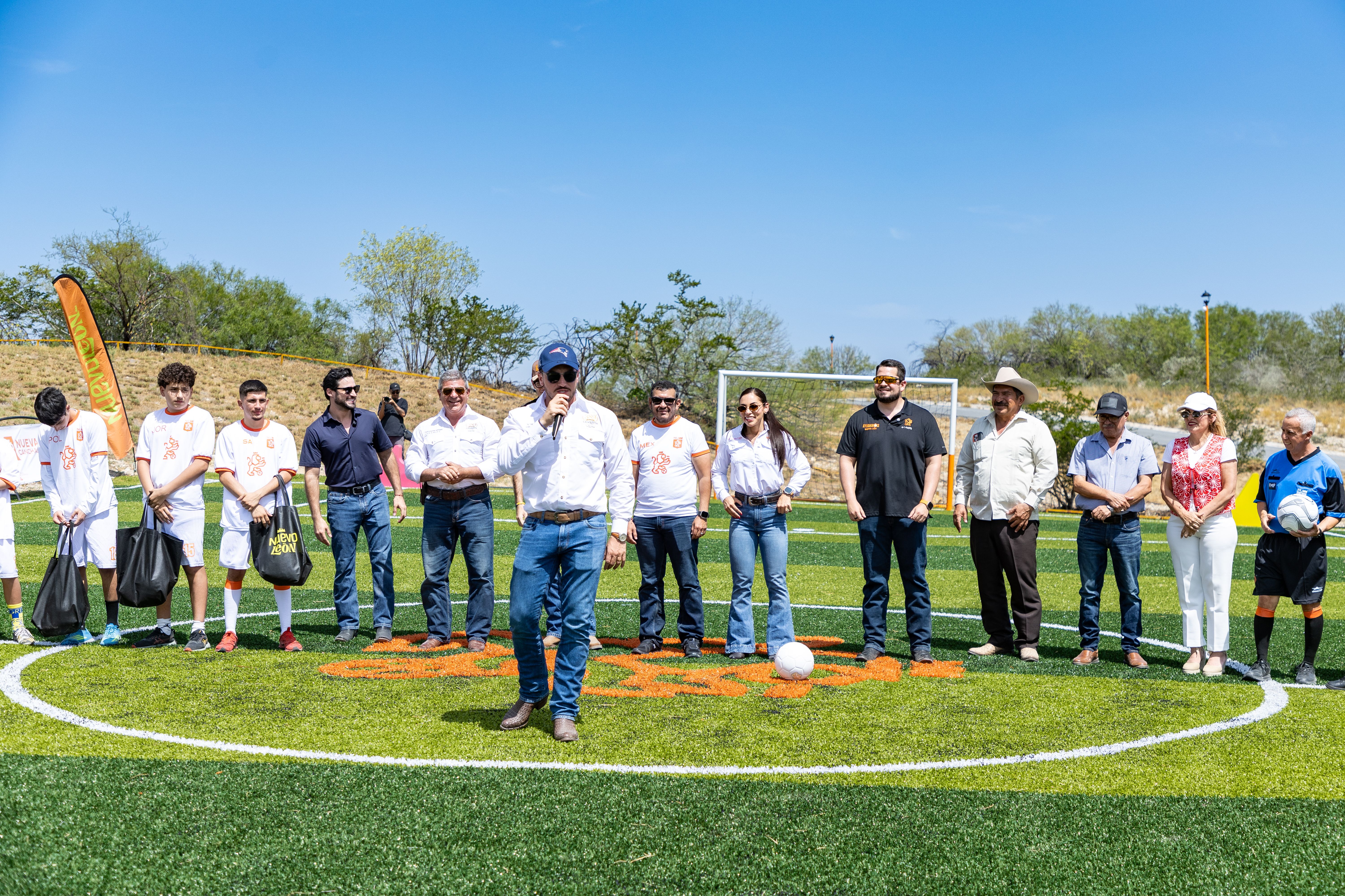 samuel-garcia-inaugura-cancha-605.jpg