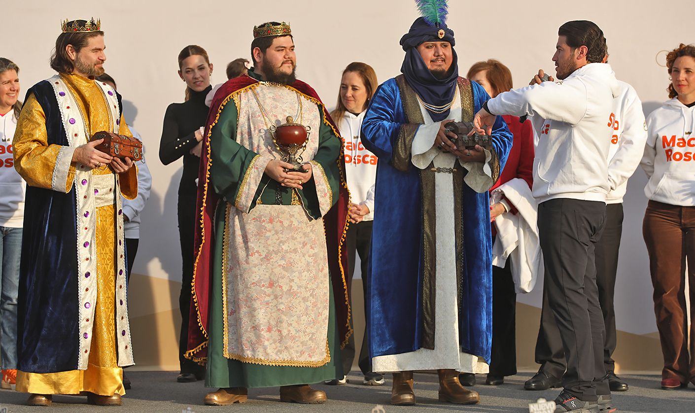 se-lleva-a-cabo-la-tradicional-particion-de-rosca-de-reyes-en-nuevo-leon-4.jpg