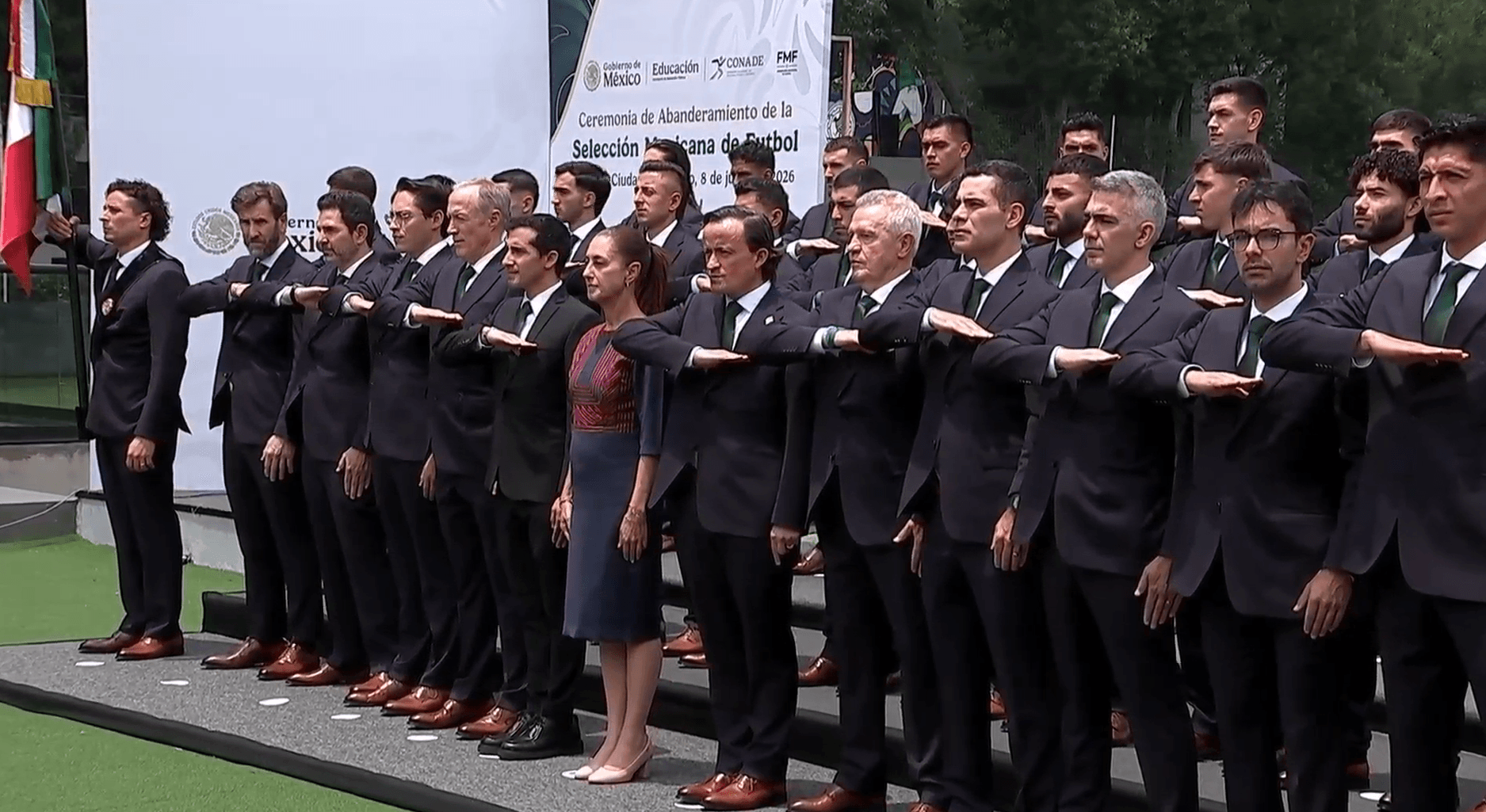 sheinbaum-abandera-seleccion-mexicana.jpg