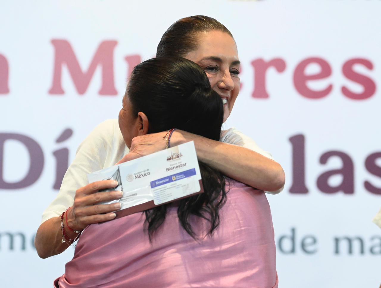 sheinbaum-reconoce-mujeres-y-su-valor-como-cuidadoras.jpg