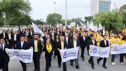 Reafirma UANL compromiso con la autonomía en su 55 aniversario