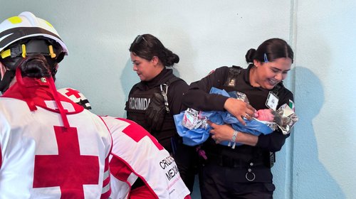 Ayudan mujeres policías de Escobedo a parto en casa