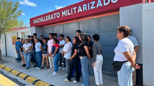 Alumnos y padres respaldan escuela militarizada en Reynosa