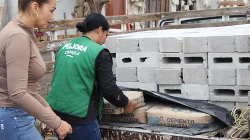 Brinda Municipio apoyo a familia que perdió vivienda en incendio
