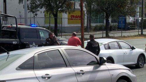 Arrestan a hombre por presunto acoso a menores en zona escolar
